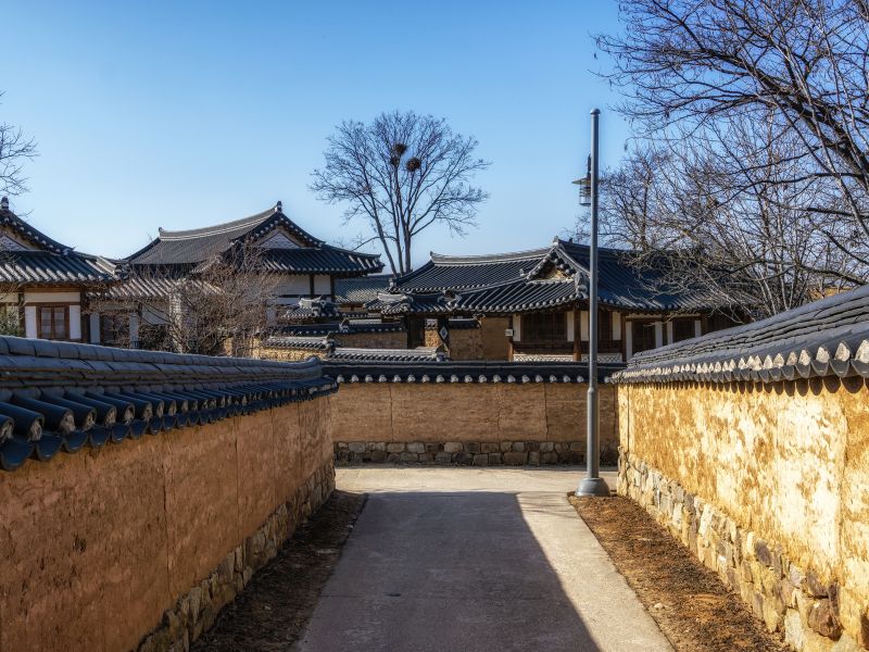 Behind the scenes with Hahoe Mask Dancers