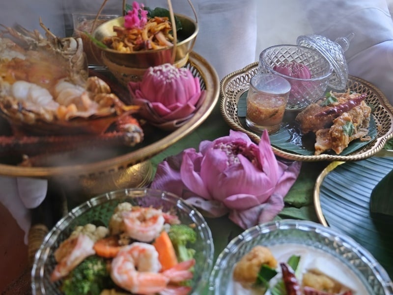 Cruising, Lunching & Historical Sightseeing in Ayutthaya