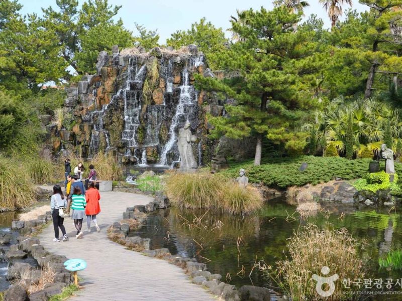 West Jeju Explorer : Haenyeo, Nature and Peaks