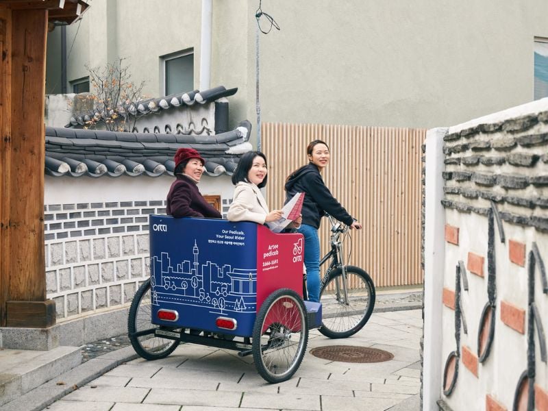 Seoul Retro Town Tour with Pedicab