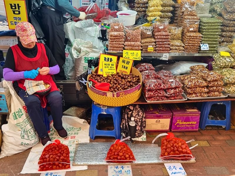 Seoul’s Living Heritage: Markets & Handcrafted Traditions