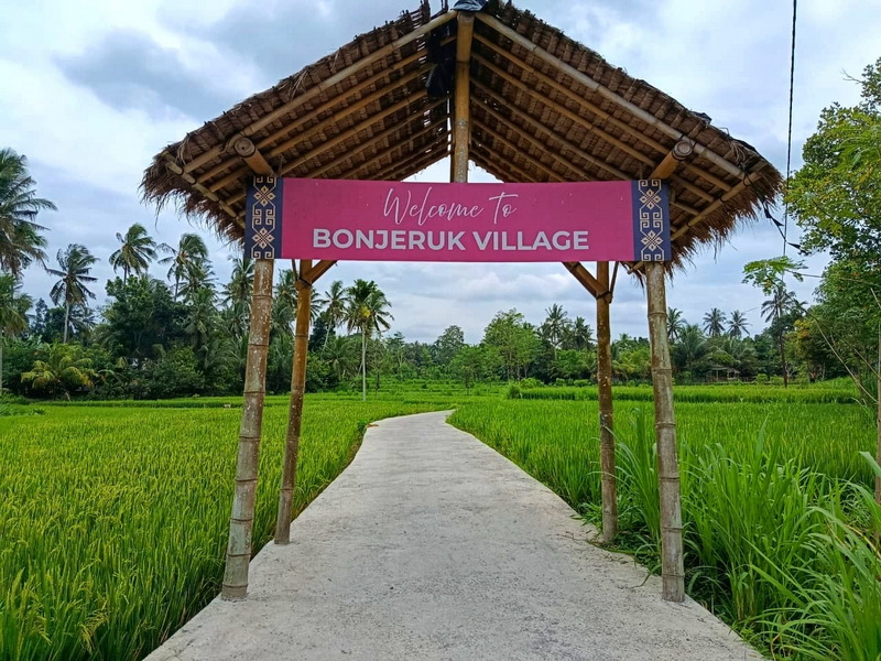 Local Market Tour & Cooking Class