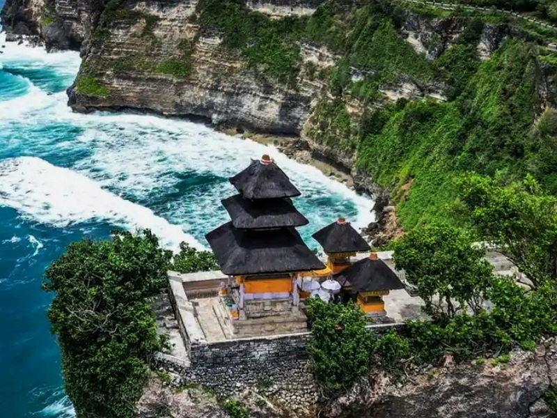 Uluwatu Temple and Cave Dining Experience