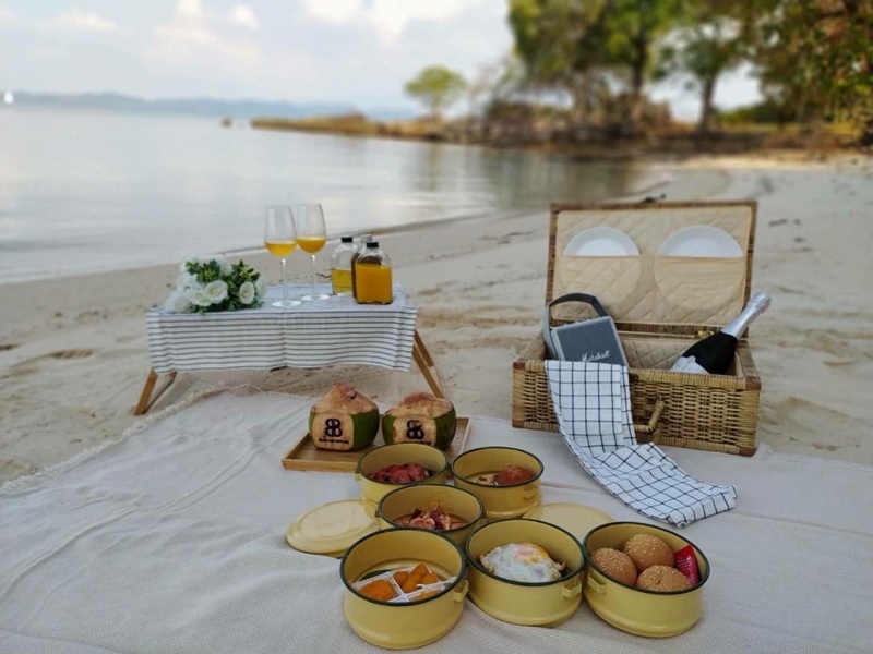 Exclusive Hong Island Trip with sunset by Longtail Boat