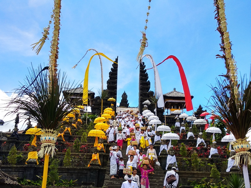 Exploring Bali by VW Convertible - East Bali