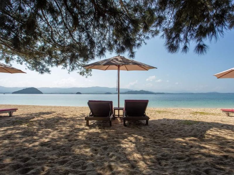 Ara Dinawan Island Escape