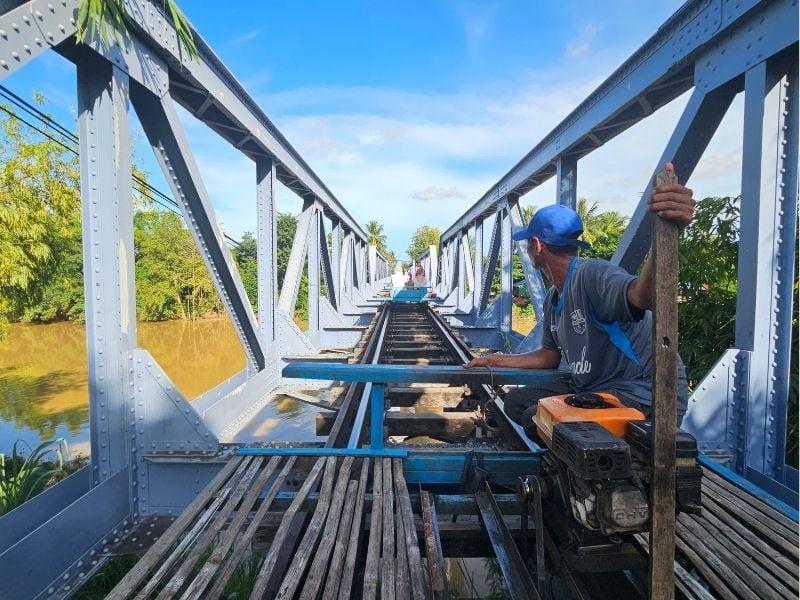 Bamboo train and local flavours walk