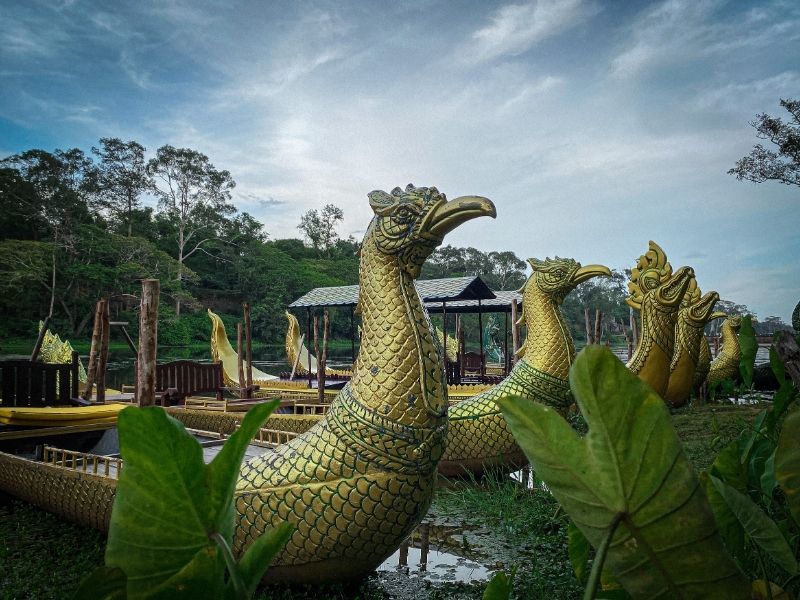 Champagne Sunset Gondola Boat at Angkor