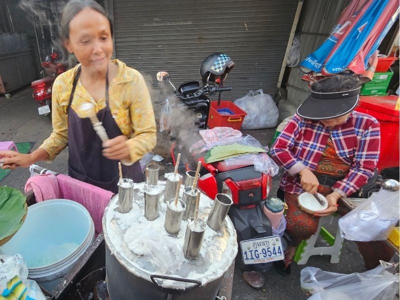 Phnom Penh Evening Street Food Explorer
