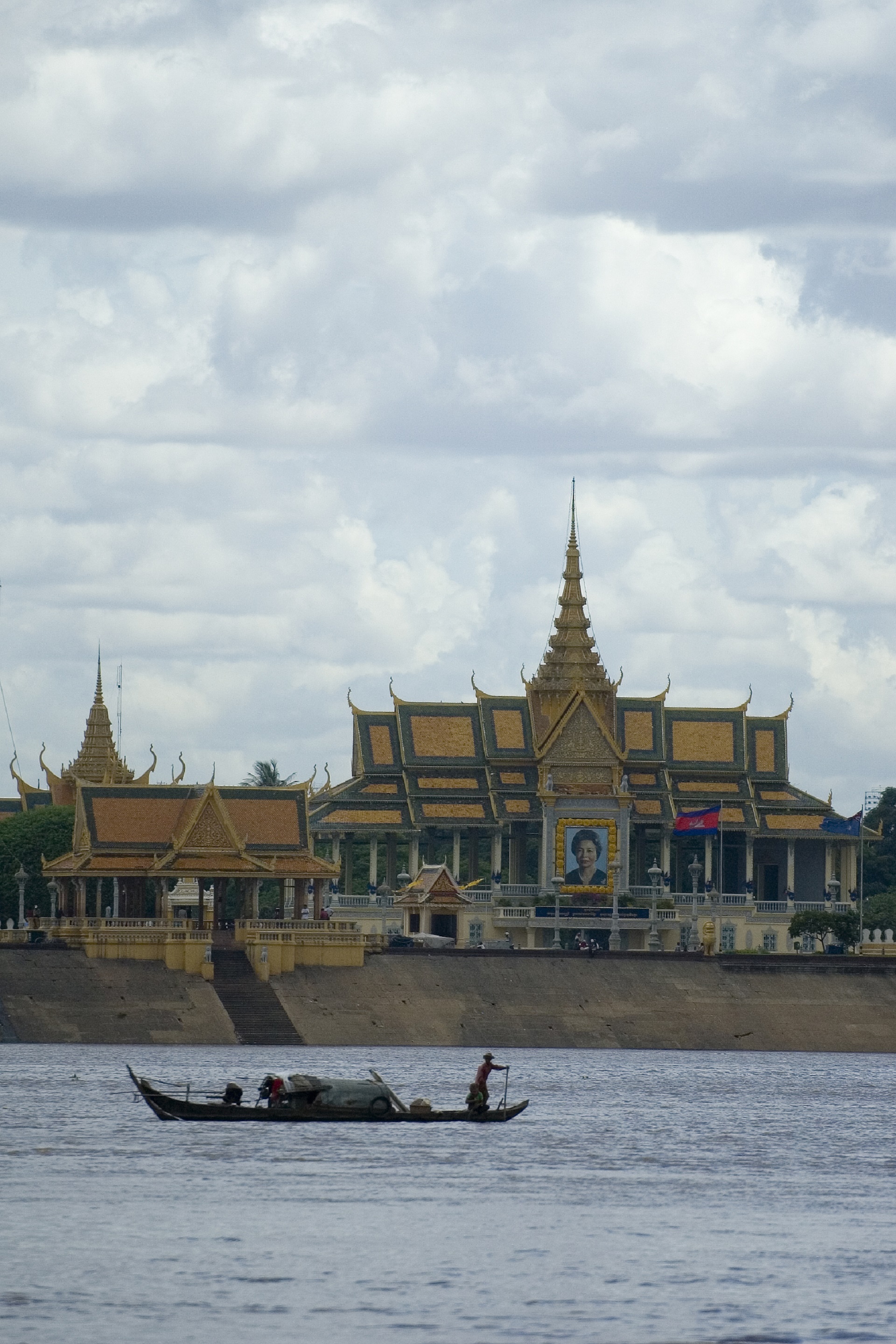 Vehicle & Guide at Disposal Phnom Penh
