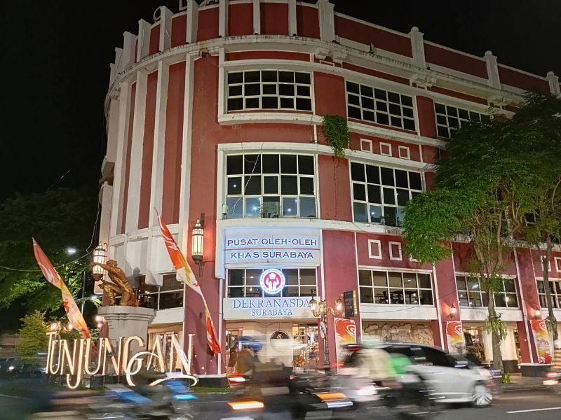A Fine Evening in Surabaya