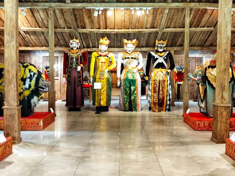 Bali’s Backroads on an E-Bike