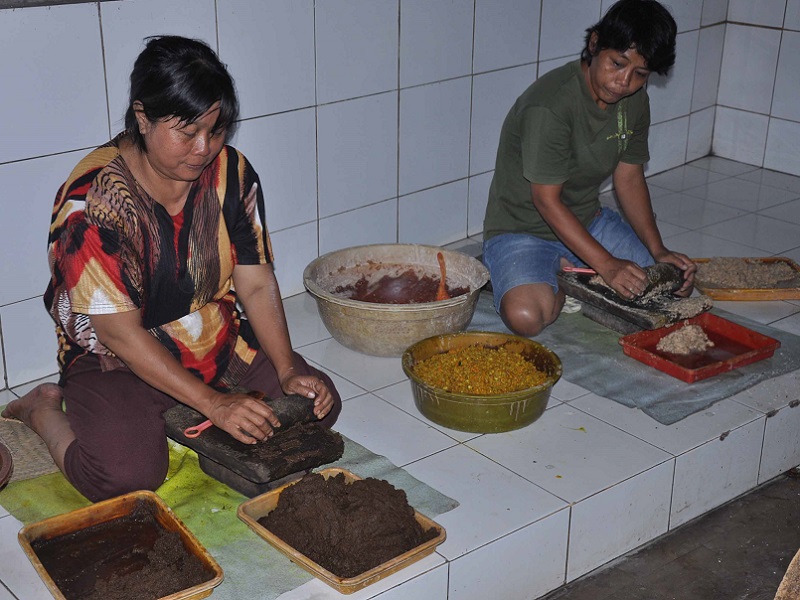 Javanese Local Market and Traditional Medicine