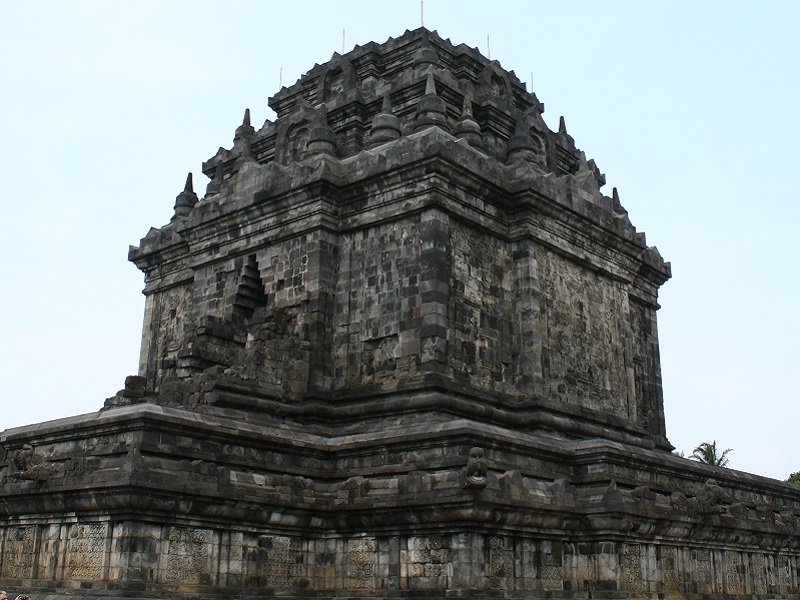 Borobudur Rising, The Dagi Hill Vantage