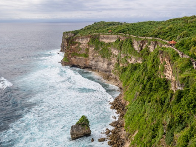 Uluwatu Cliffs and Jimbaran Seafood Dining