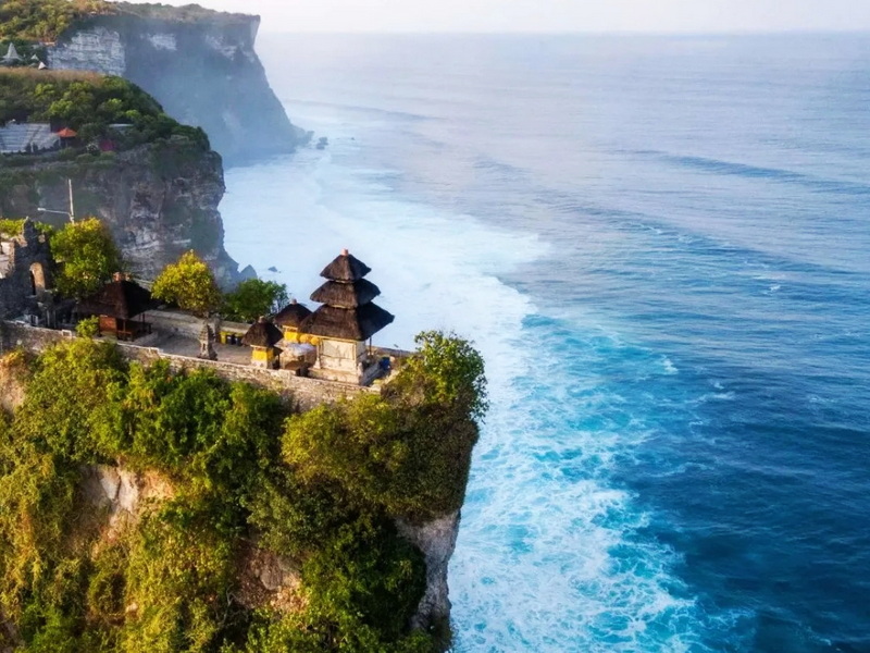 Uluwatu temple, Rhythm of night with dinner