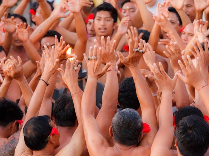 Uluwatu temple, Rhythm of night with dinner