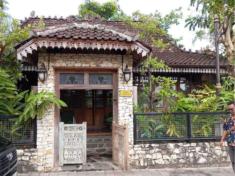 Uncover A Library’s Hidden Gems