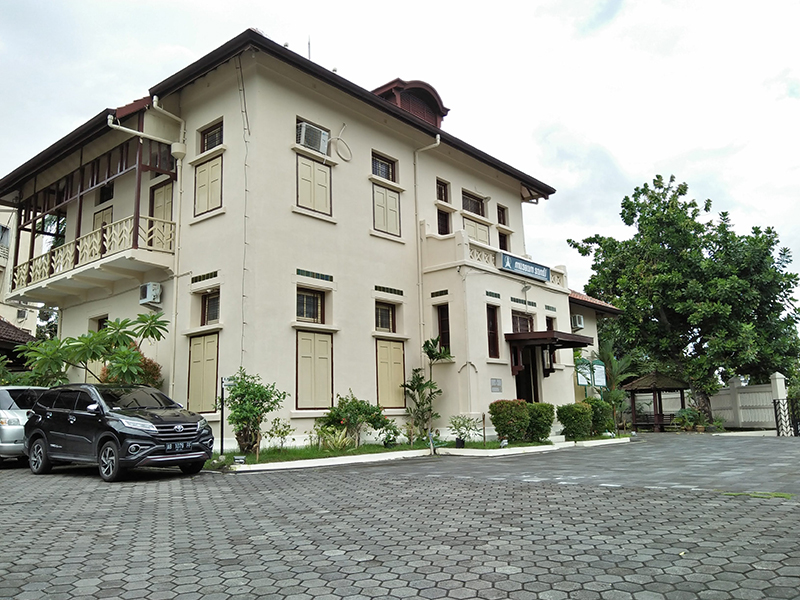 Walking Tour on The Colonial Past