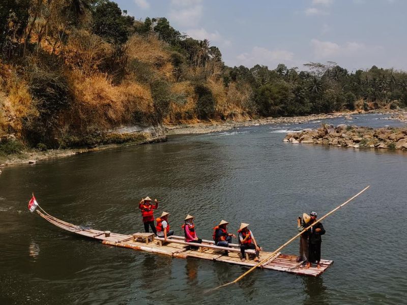 When in Borobudur, Engaging and Discovery