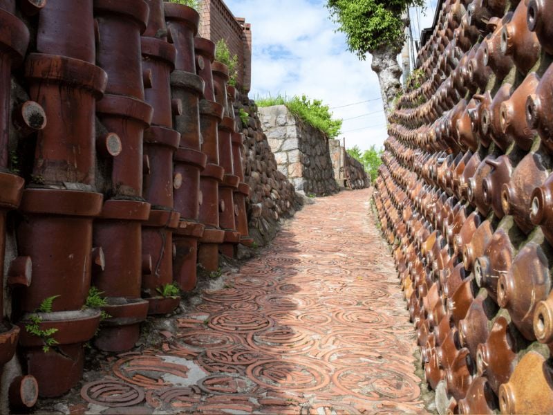 Tokoname Pottery and Tea Brewing