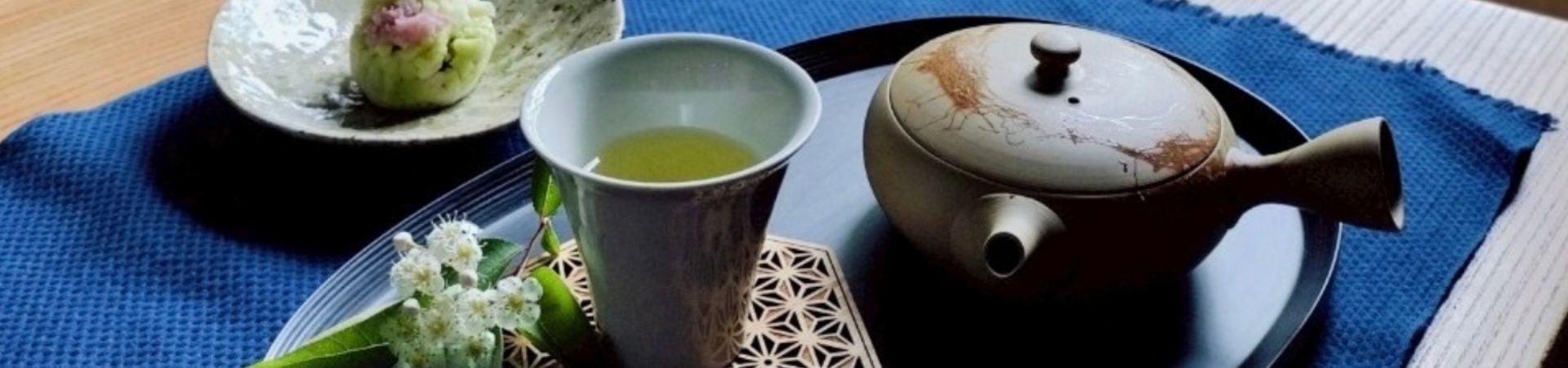 Image of Tokoname Pottery and Tea Brewing