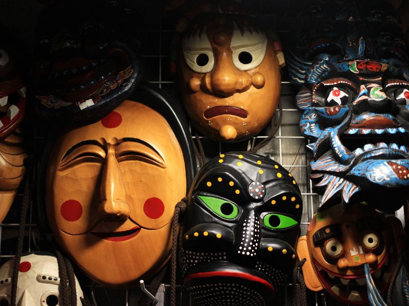 Behind the scenes with Hahoe Mask Dancers