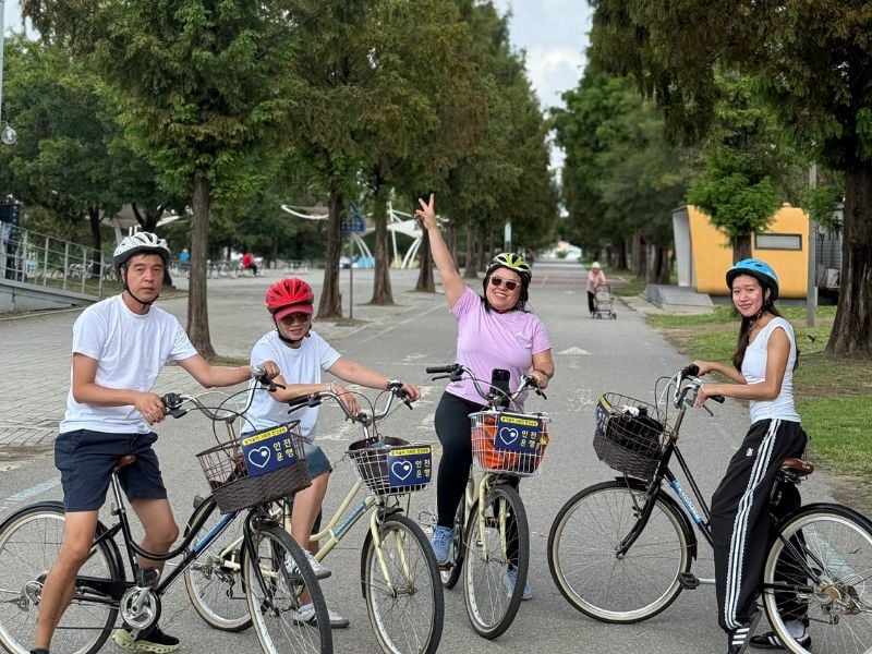 Explore Seoul Forest and Seongsu by Bike (Join-in)