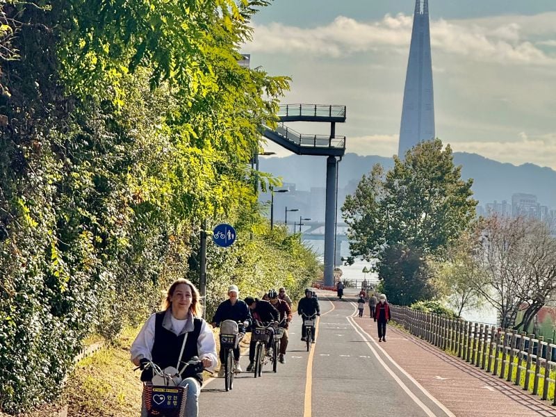 Explore Seoul Forest and Seongsu by Bike (Join-in)