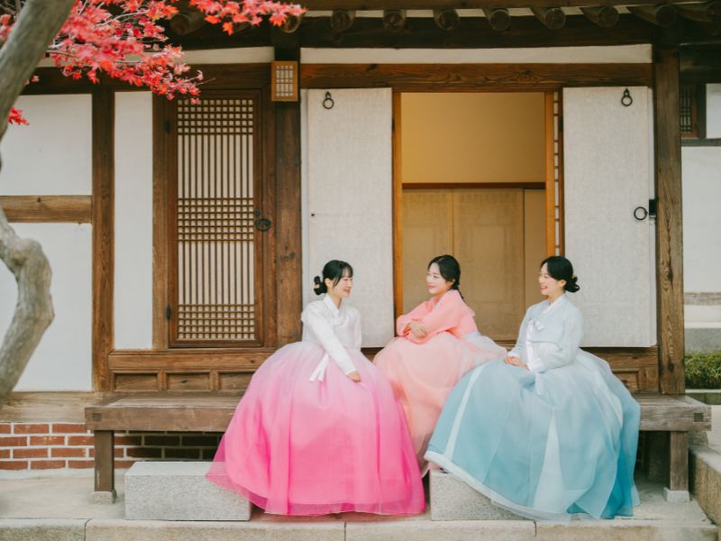 Hanbok Photoshoot in the Heart of Seoul