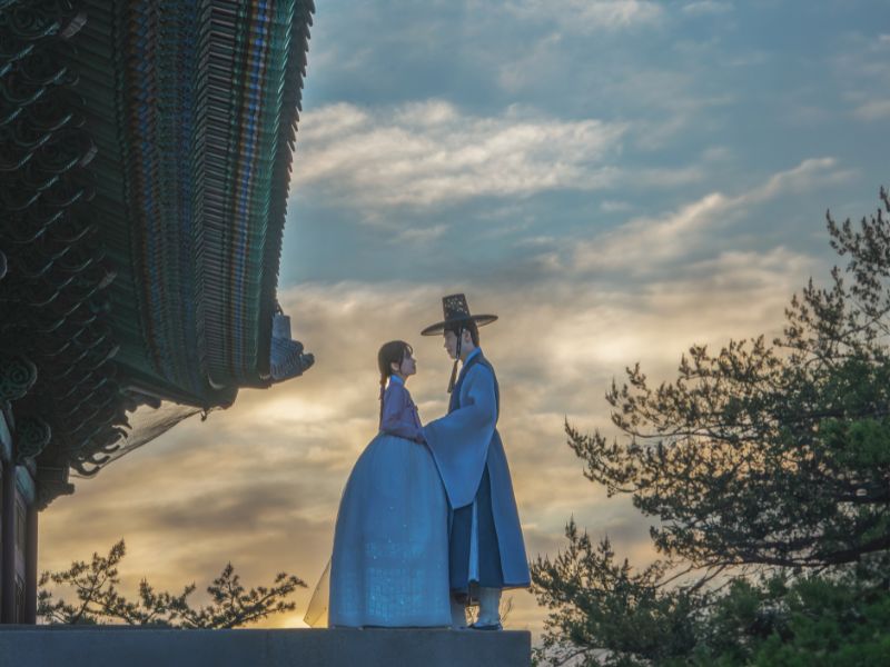 Moonlit Hanbok Photoshoot at Deoksugung