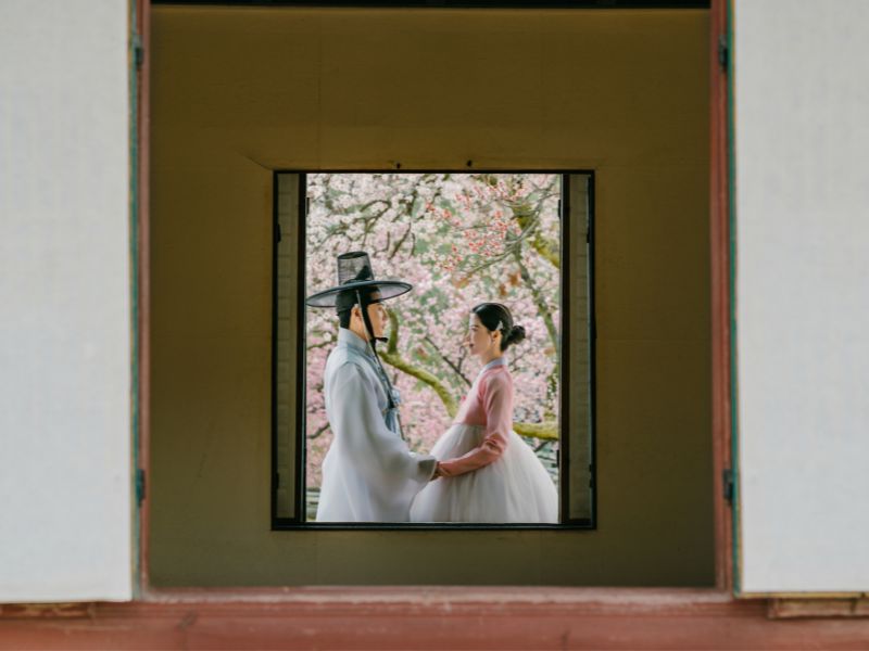 Moonlit Hanbok Photoshoot at Deoksugung