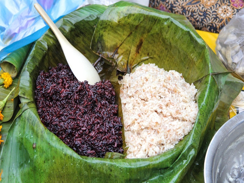 Chef Somsack’s Morning Market Stroll