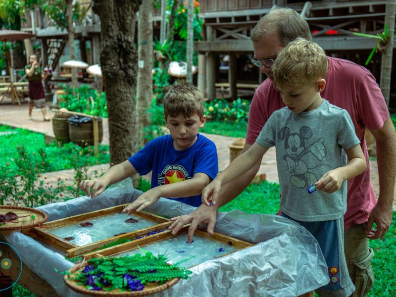 Live Lao Culture at Heuan Chan