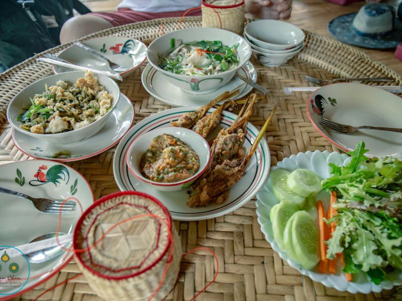 Live Lao Culture at Heuan Chan