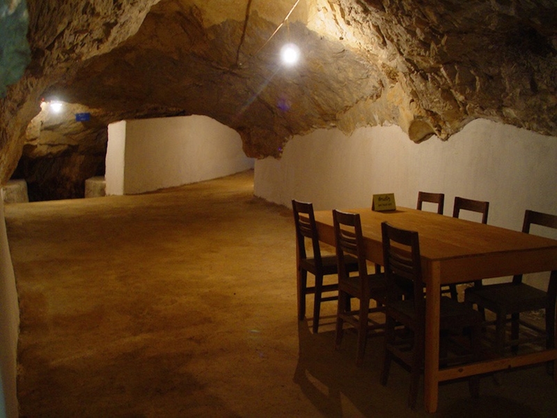 Visit Vieng Xay Caves