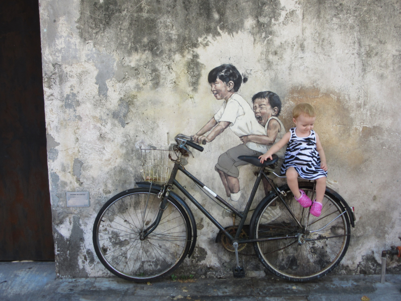 Family Street Art Tour By Trishaw