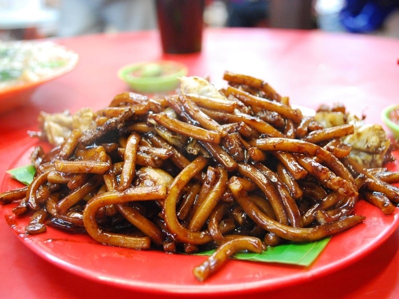 Walking tour of Contrasting KL