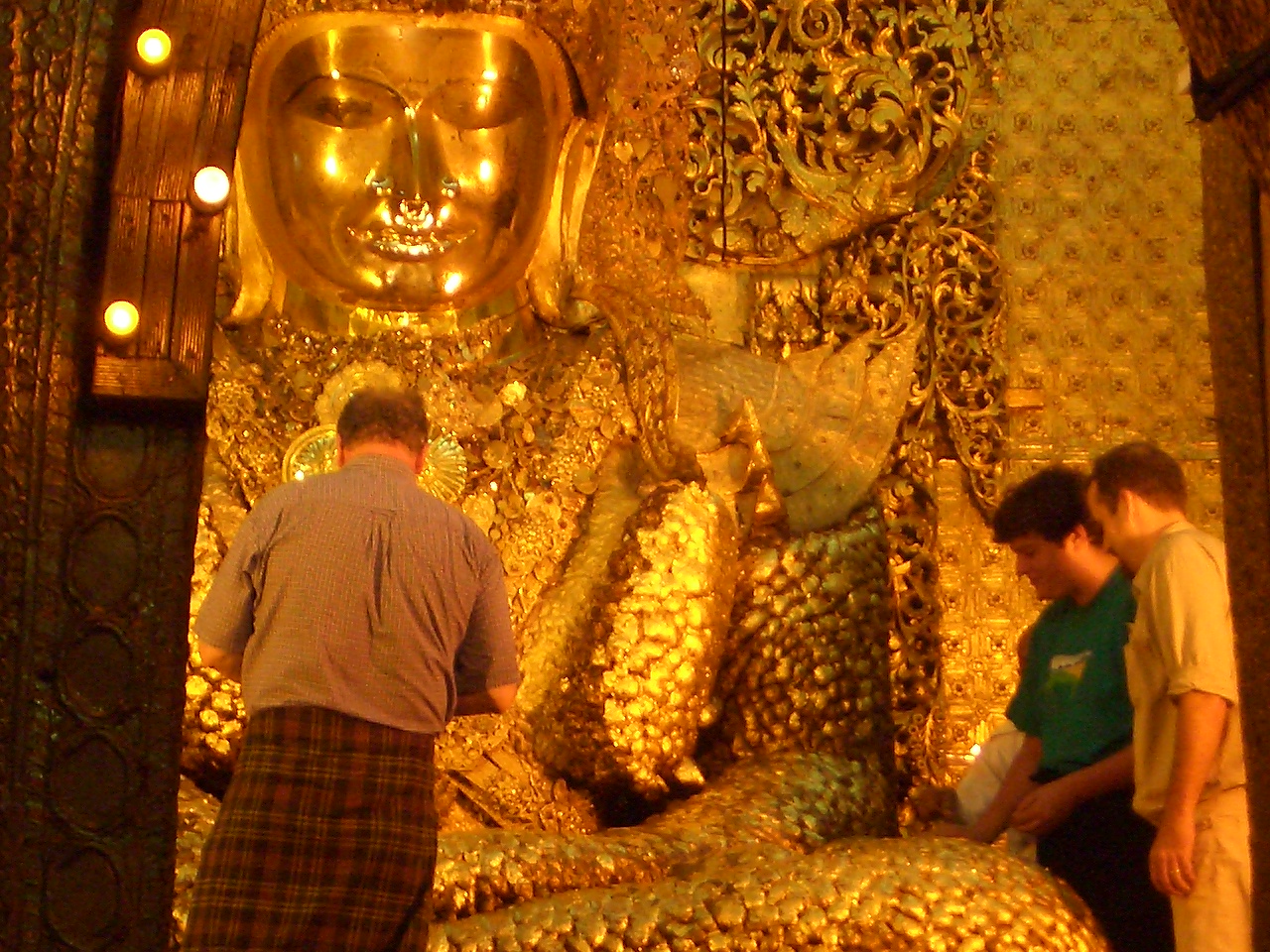 Mahamuni Pagoda & Crafts Tour