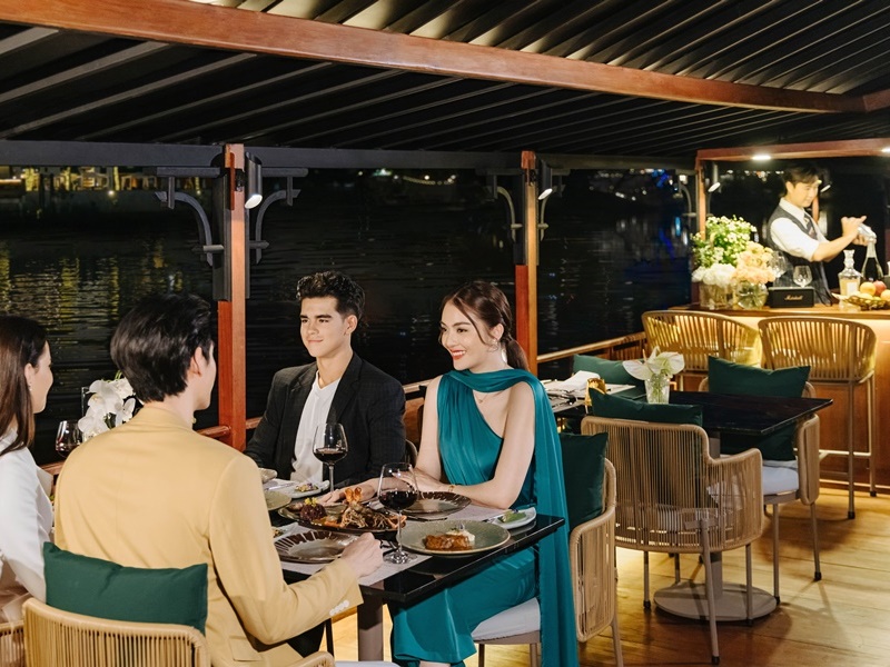 A Journey on the Ping River Evening Cruise