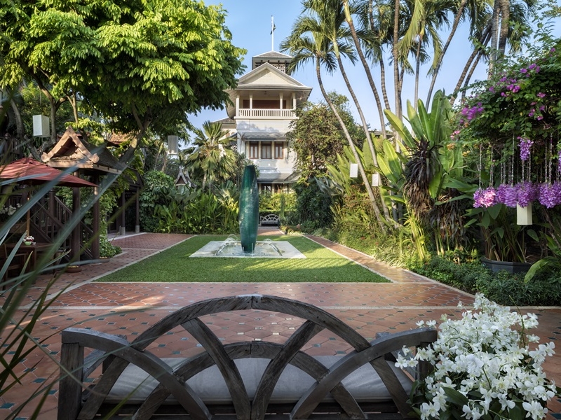 Luxury Dining at The Royal Villa