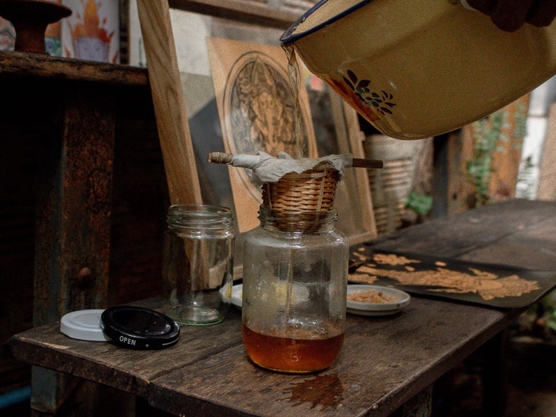 Exquisite Thai Crafts Gold Art Workshop