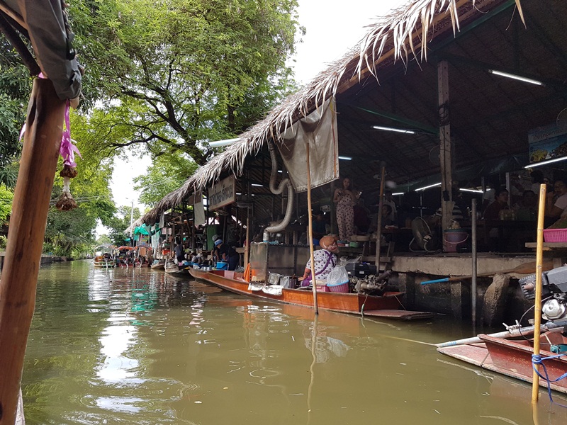Floating Market at Khlong Lat Mayom (Weekends only)