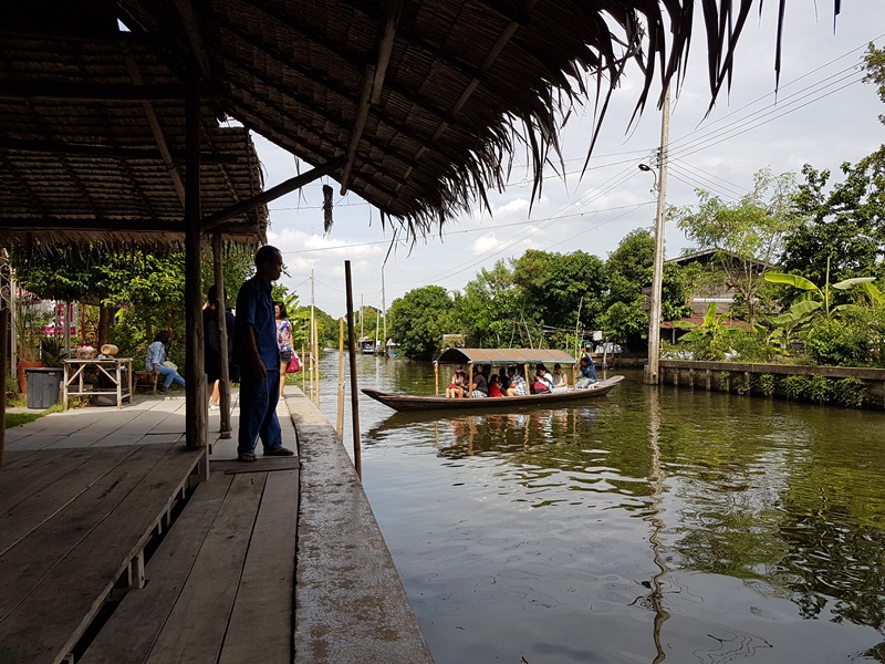 Floating Market at Khlong Lat Mayom (Weekends only)