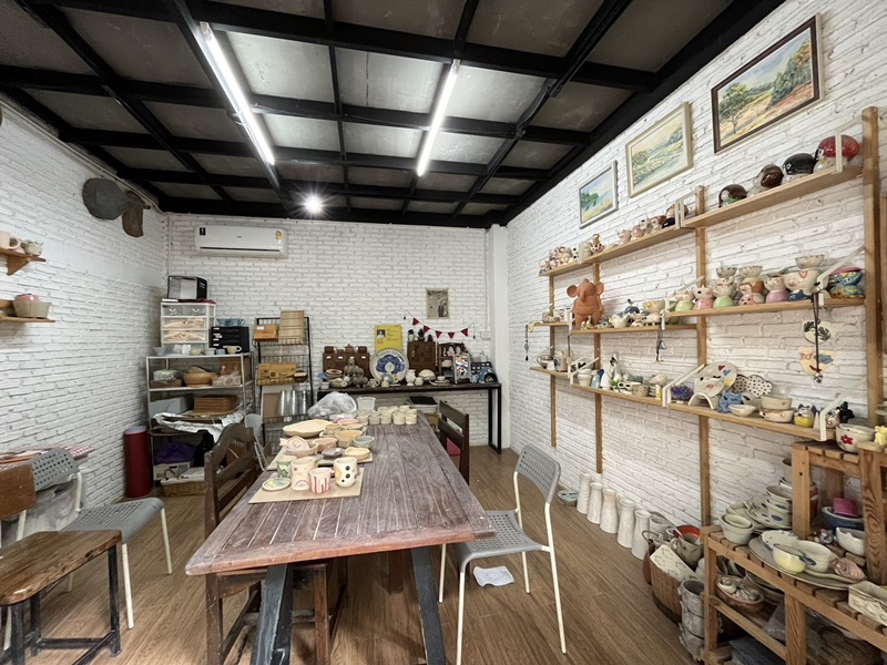 Nakhon Pathom Insight by Train