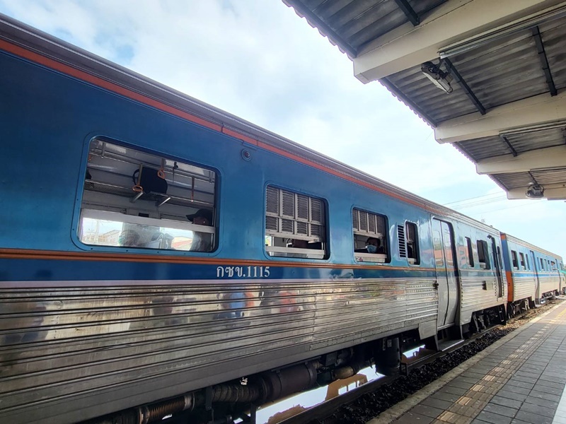 Nakhon Pathom Insight by Train