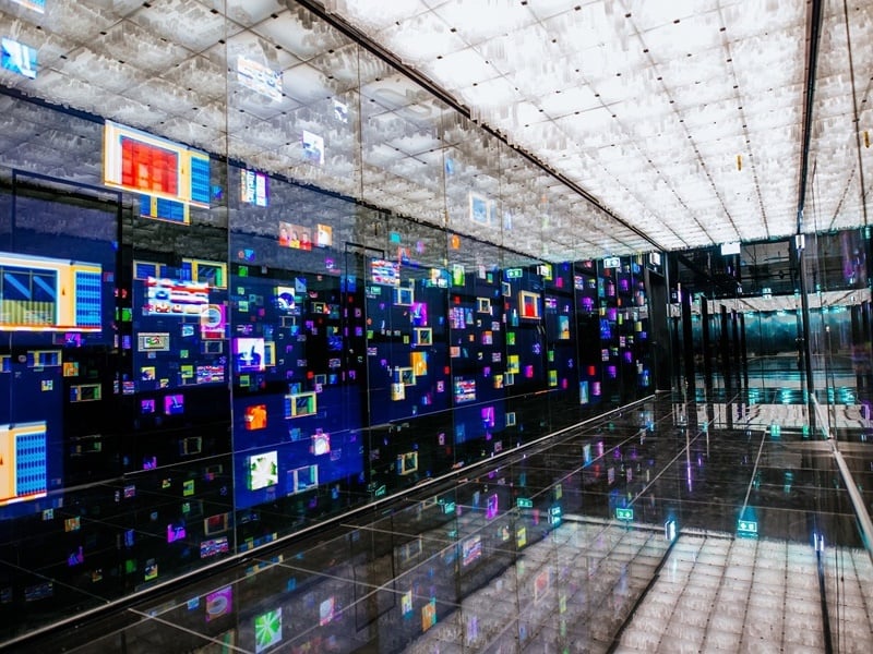 Sundowner Drink & Dining in the Shadows