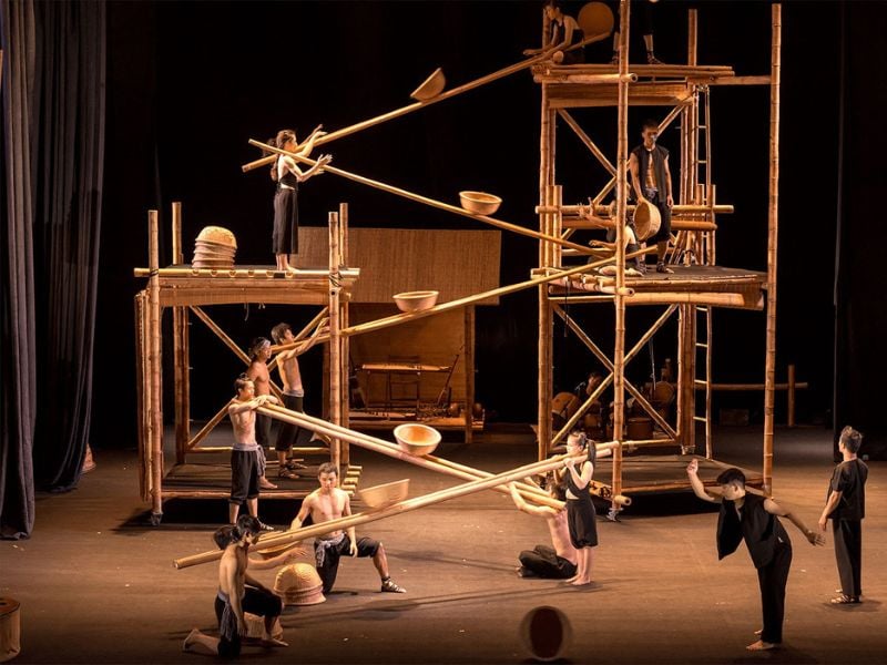 An Evening Show & Cocktails - Saigon