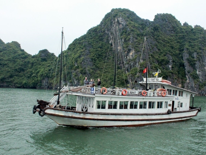Cruise Halong Bay