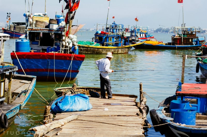 Cycling to Explore Local Life Along Thu Bon River